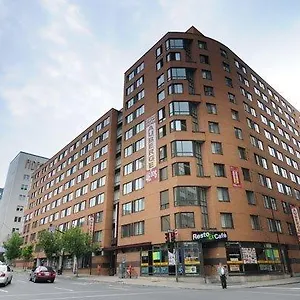 Residences Uqam Est Aparthotel